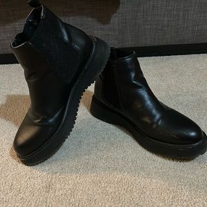 Black fake leather boots